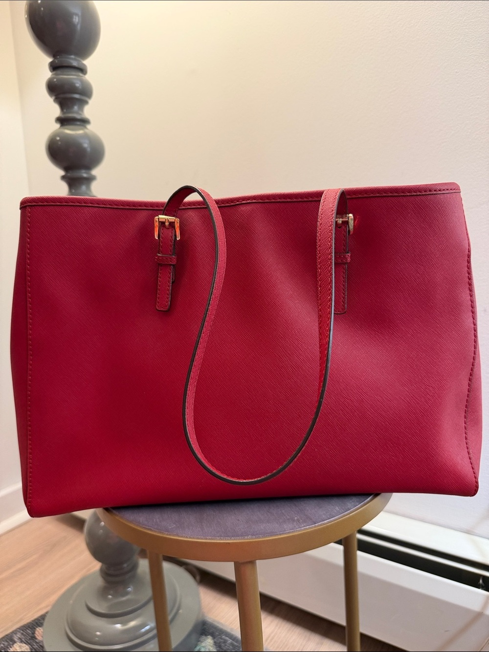 Michael Kors Crimson Saffiano Leather Tote with Gold Hardware - Picture 4 of 10